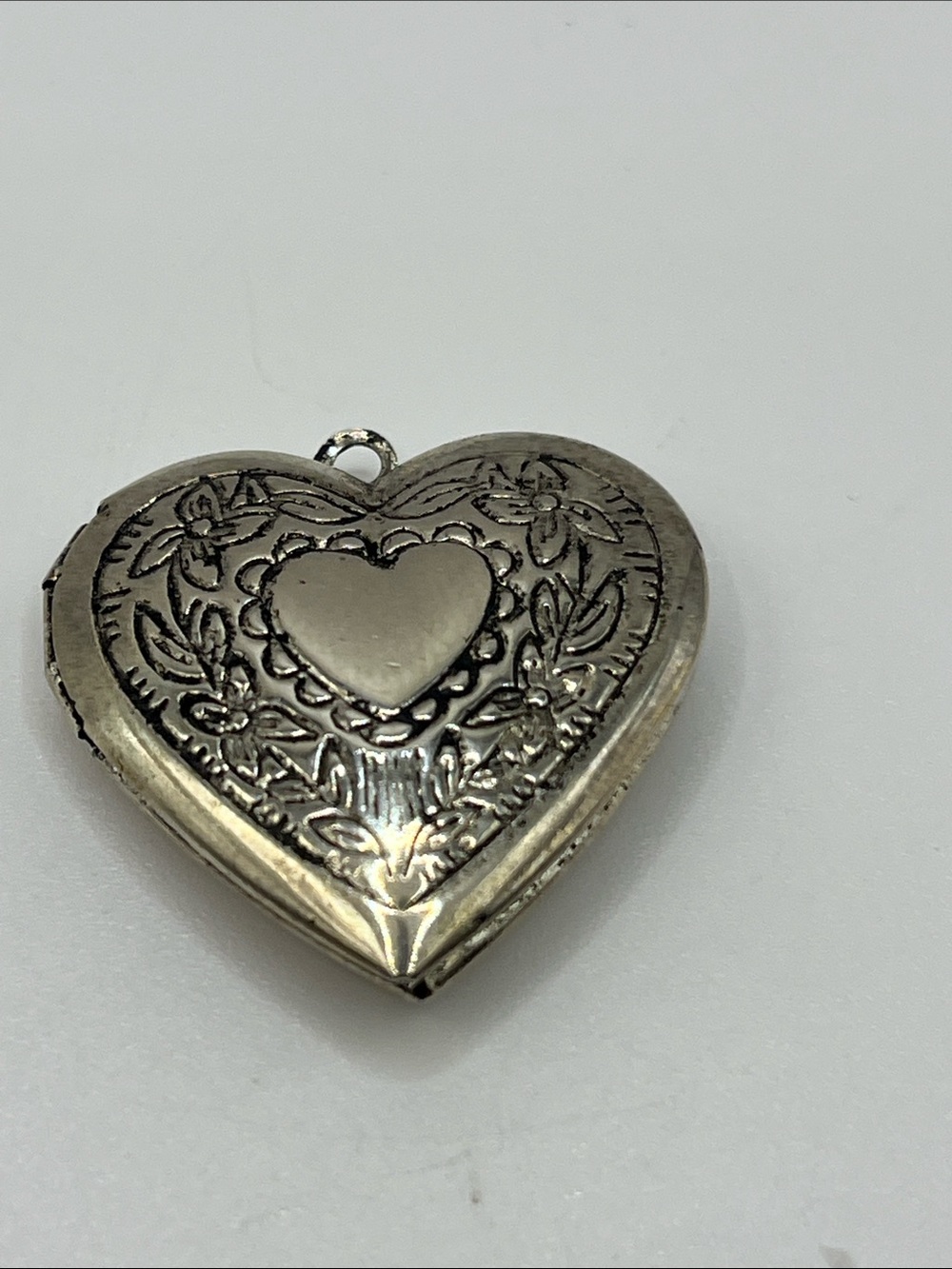Vintage Silver Heart Locket Pendant
 Floral Motif ♥️ Puffy Heart Picture